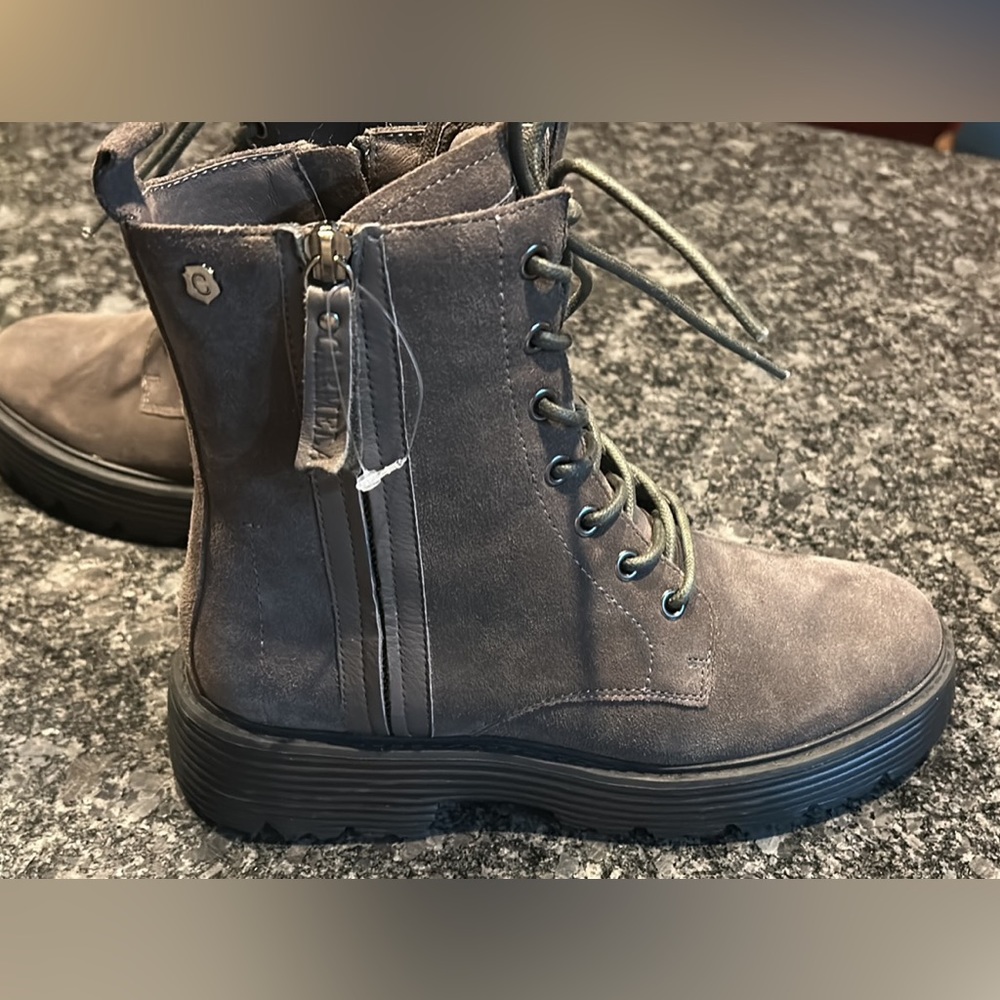 New without box Carmela womens olive/brown military boots size eu37 us 6-6.5